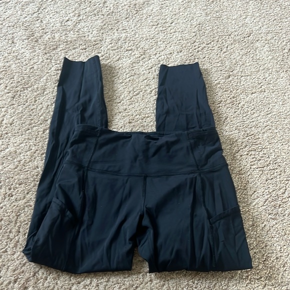 Black Lululemon leggings with pockets on the side size 6 lightly worn - Picture 1 of 3